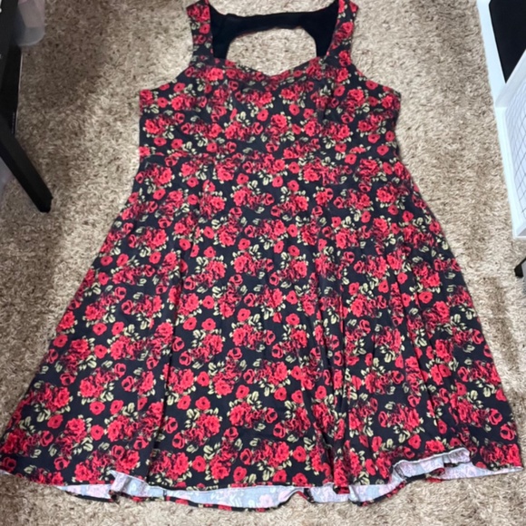 Retro Beautiful Black and Red Rose dress - Picture 2 of 7